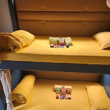 Sinhassan Dormitory Hostel Juhu Mumbai Bagian luar foto