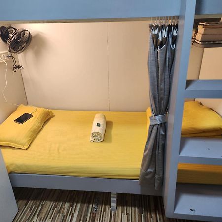 Sinhassan Dormitory Hostel Juhu Mumbai Bagian luar foto