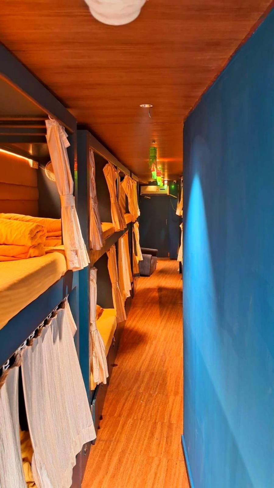Sinhassan Dormitory Hostel Juhu Mumbai Bagian luar foto