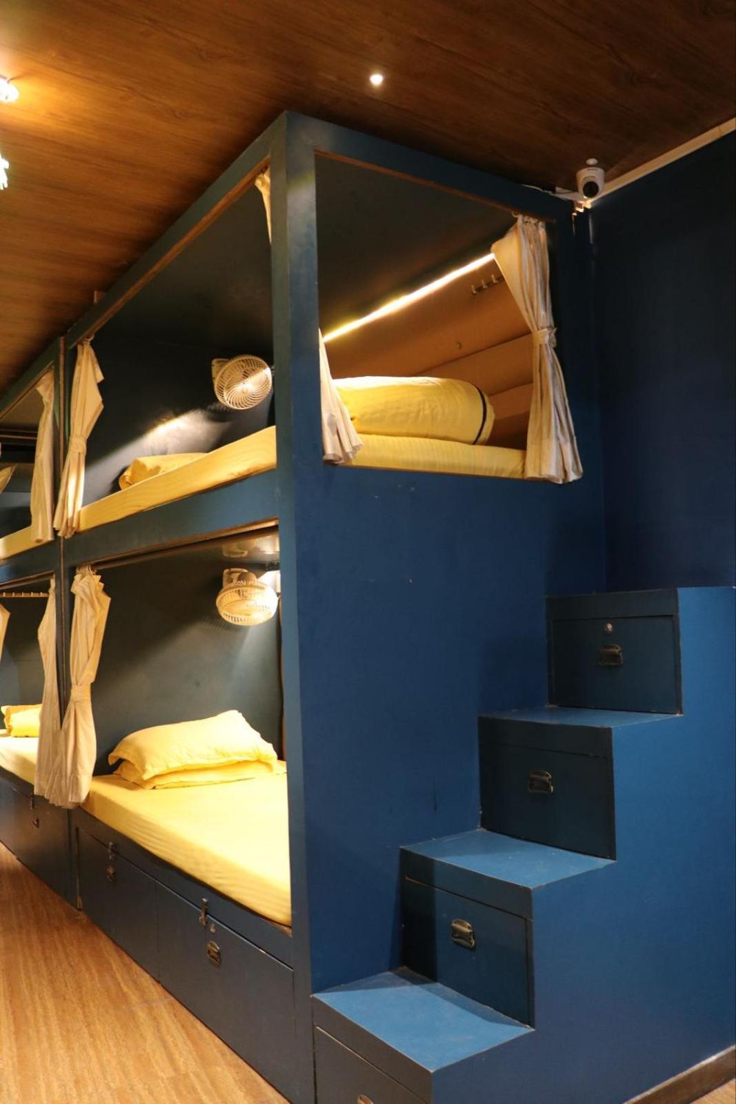 Sinhassan Dormitory Hostel Juhu Mumbai Bagian luar foto