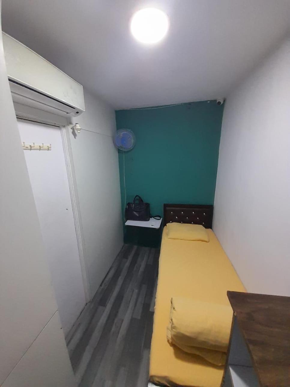Sinhassan Dormitory Hostel Juhu Mumbai Bagian luar foto
